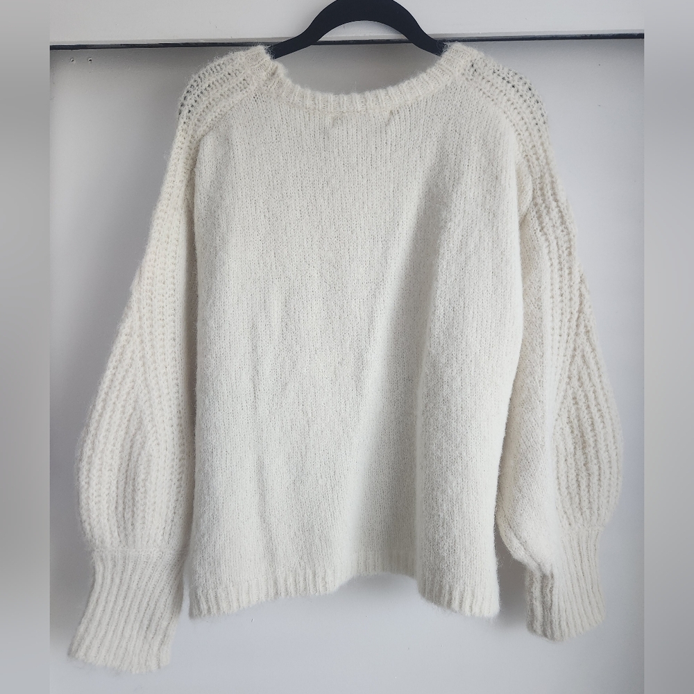 Lizelle Collection Crew Neck Long Sleeve sweater sequin and pearl soft Large - Picture 7 of 16